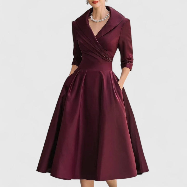 Elegante abito midi blu navy donna, scollo a V, tasche, per look sofisticati e alla moda.