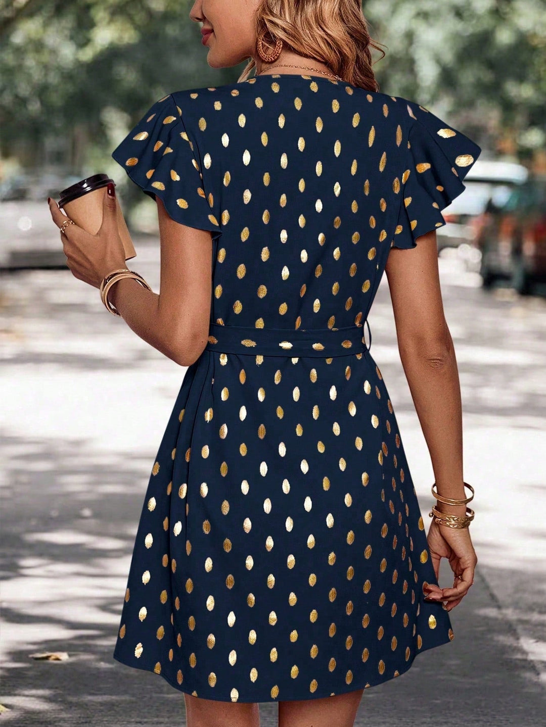 Vestito midi donna a pois, design con vita alta e taglio ad A, perfetto per uno stile casual-elegante.