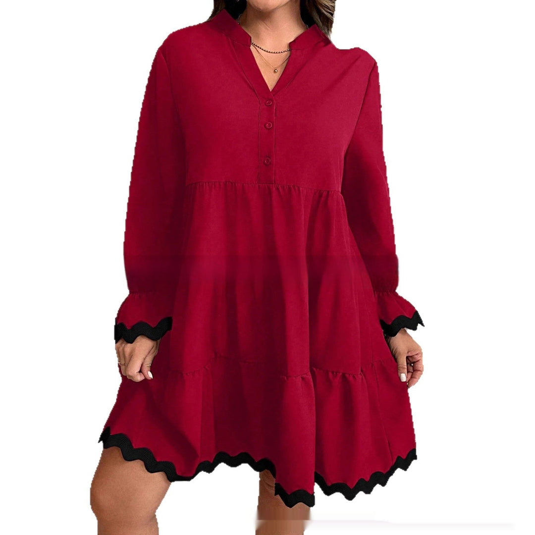 Moda donna: abito midi con scollo a V e maniche lunghe. Eleganza e comfort per il tuo guardaroba quotidiano.