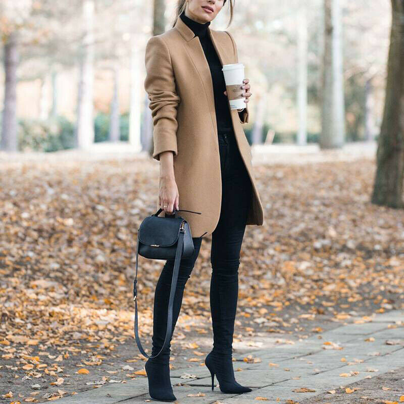 Cappotto donna elegante classico, perfetto per autunno/inverno. Stile minimalista e comfort quotidiano. [[lstfy-media:1]]