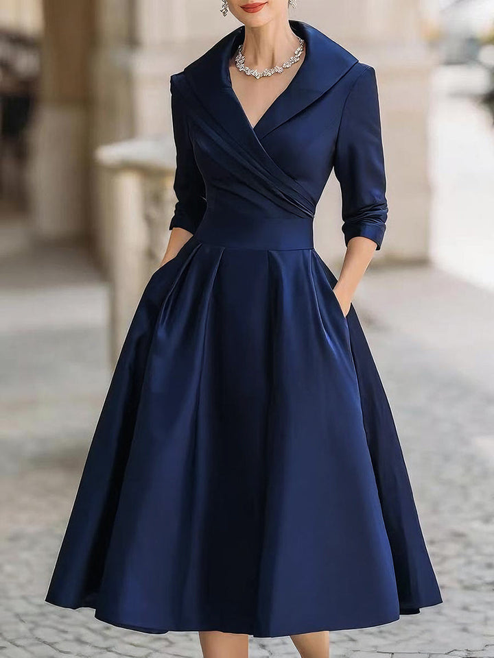 Abito cocktail da donna, midi e plissettato, con un tocco vintage e silhouette a trapezio.