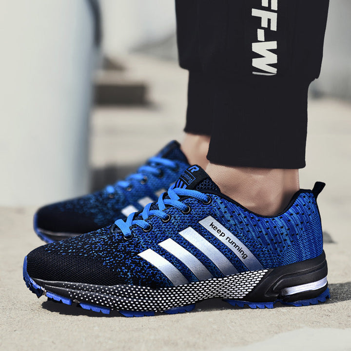 Dettaglio su suola di scarpe running uomo, offre aderenza superiore per corsa e allenamento outdoor.