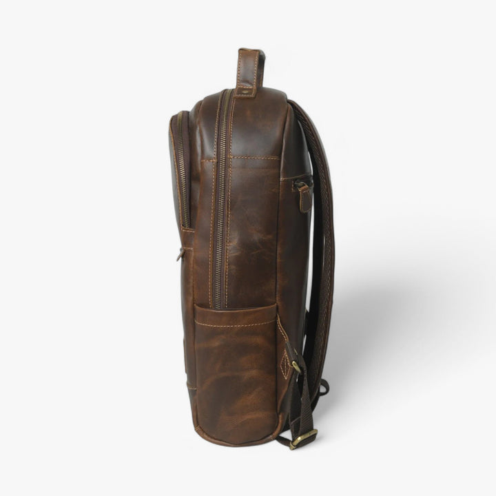Zaino marrone funzionale, design unisex e colori naturali per un look versatile.