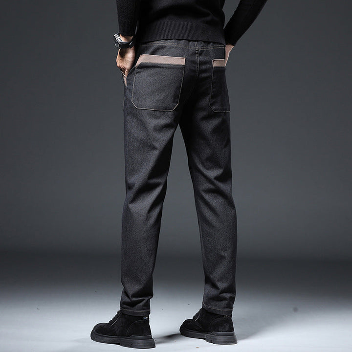 Pantalone uomo slim fit a vita alta con ricamo dettagliato, elasticizzato per massimo comfort e un look moderno.