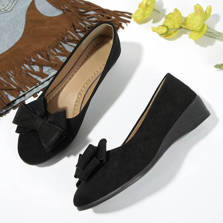 Scarpe ballerine nere da donna, suola imbottita, fiocco elegante per un look raffinato.