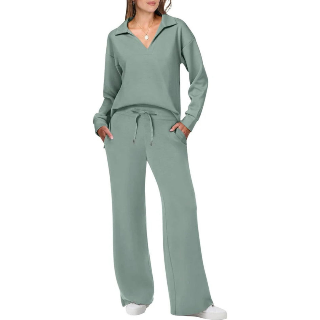 Set lounge donna due pezzi versatile, perfetto per casa o uscire. Pantalone vita elasticizzata e stile casual.
