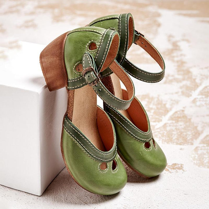 Calzature femminili: sandali moda donna con tacco basso a blocco e cinturino caviglia. Scarpe versatili, eleganti o casual.