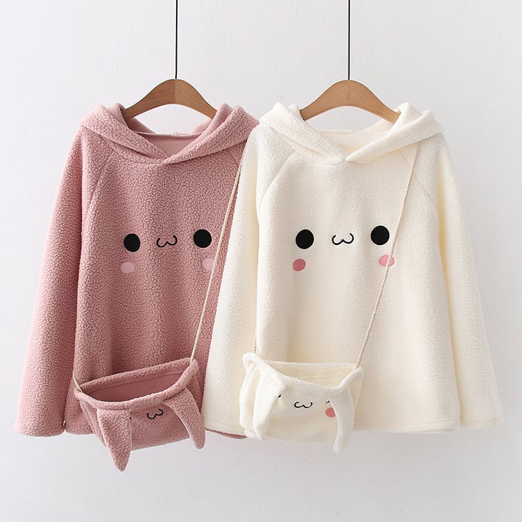 Elegante pullover donna con cappuccio, ricamo giocoso e cartoon. Maglione comodo e versatile per ogni outfit casual.