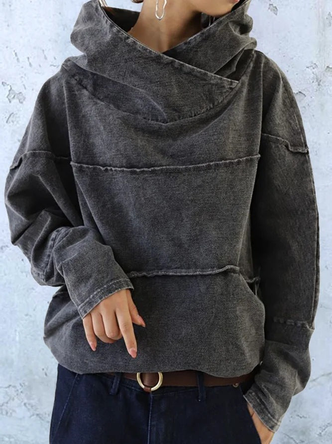 Felpa donna alla moda grigio scuro con cappuccio, effetto denim. Abbigliamento casual per stile urbano, primavera/autunno.