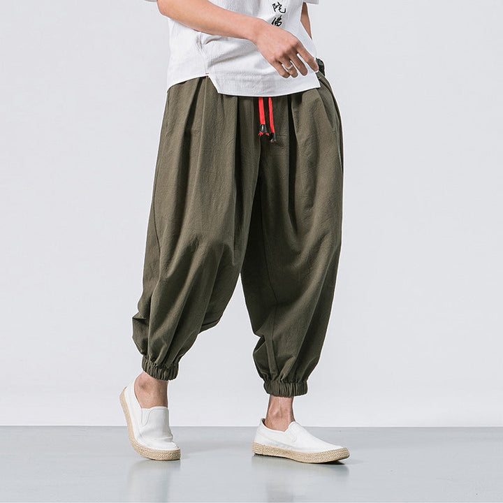 Pantaloni harem uomo casual con vestibilità larga e vita regolabile, ideali per streetwear e comfort quotidiano.