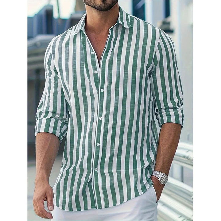 Elegante camicia uomo a righe, manica lunga, per un look smart casual di tendenza in ufficio.