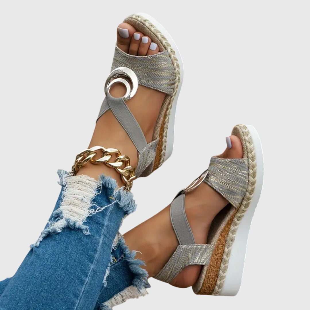 Sandali donna comodi e chic con supporto plantare, ideali per look eleganti e casual estivi.