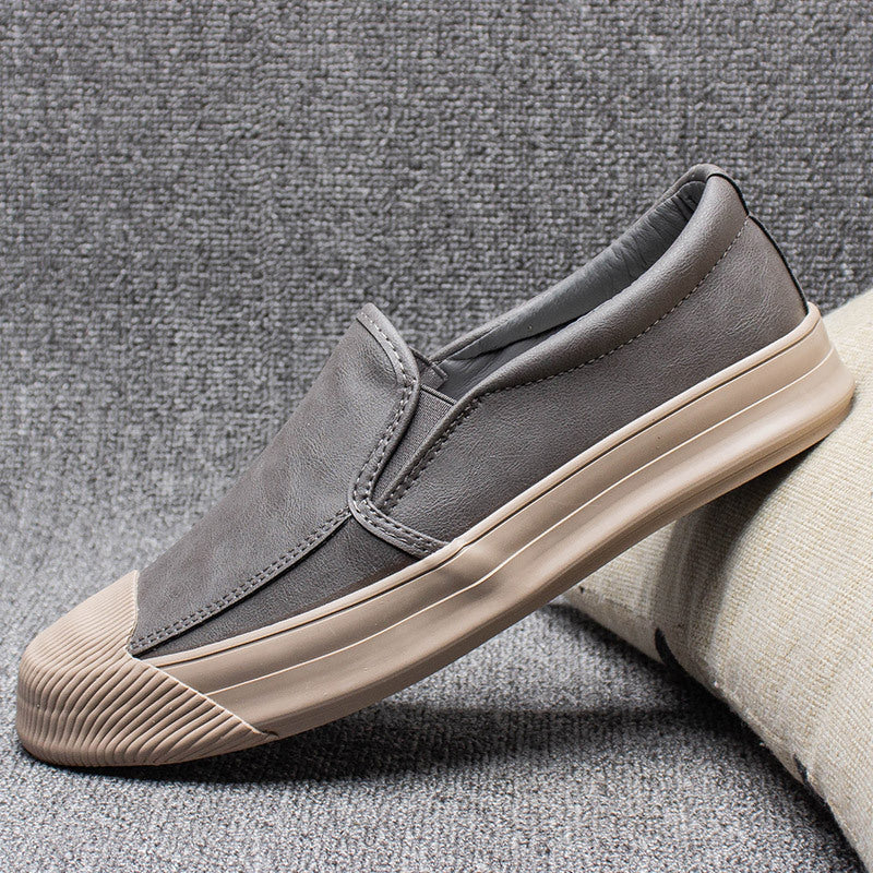 Scarpe da uomo sneakers che uniscono eleganza e comfort. Calzature versatili e stringate per moda e passeggio quotidiano.