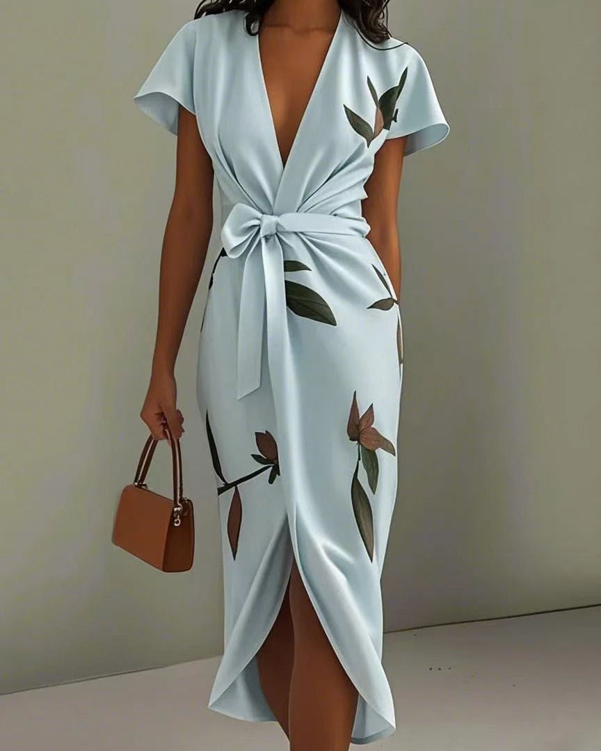 Elegante abito estivo donna senza maniche, scollo a V, stampa floreale decorativa. Ideale per un look versatile.