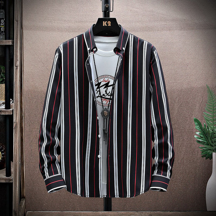 Camicia uomo a maniche lunghe con eleganti righe verticali e colletto a rever, perfetta per un look casual o smart-casual.
