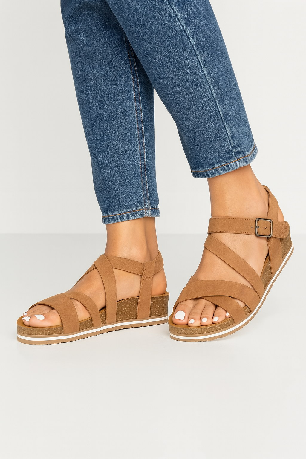 Sandali ortopedici da donna eleganti per moda estiva. Calzature regolabili ed ergonomiche per il massimo comfort.