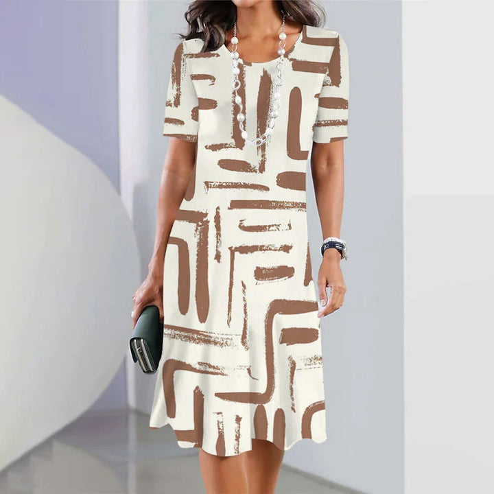 Vestito donna a trapezio con stampa geometrica vivace, maniche corte, ideale per outfit casual estivi.