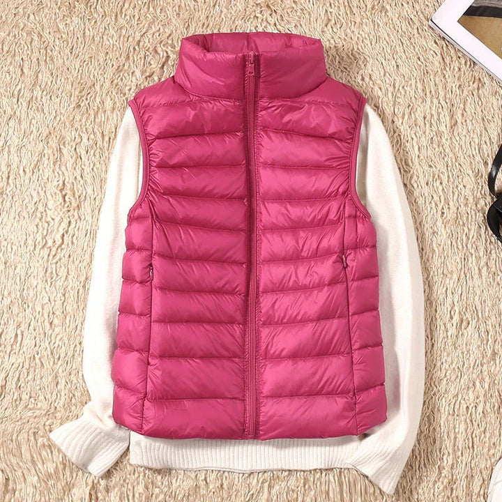 Caldo gilet piumino leggero da donna, senza ingombro, ottimo per sovrapposizioni e attività all'aperto.