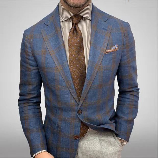 Giacca formale uomo elegante a quadri per autunno, perfetta per ufficio o look business.