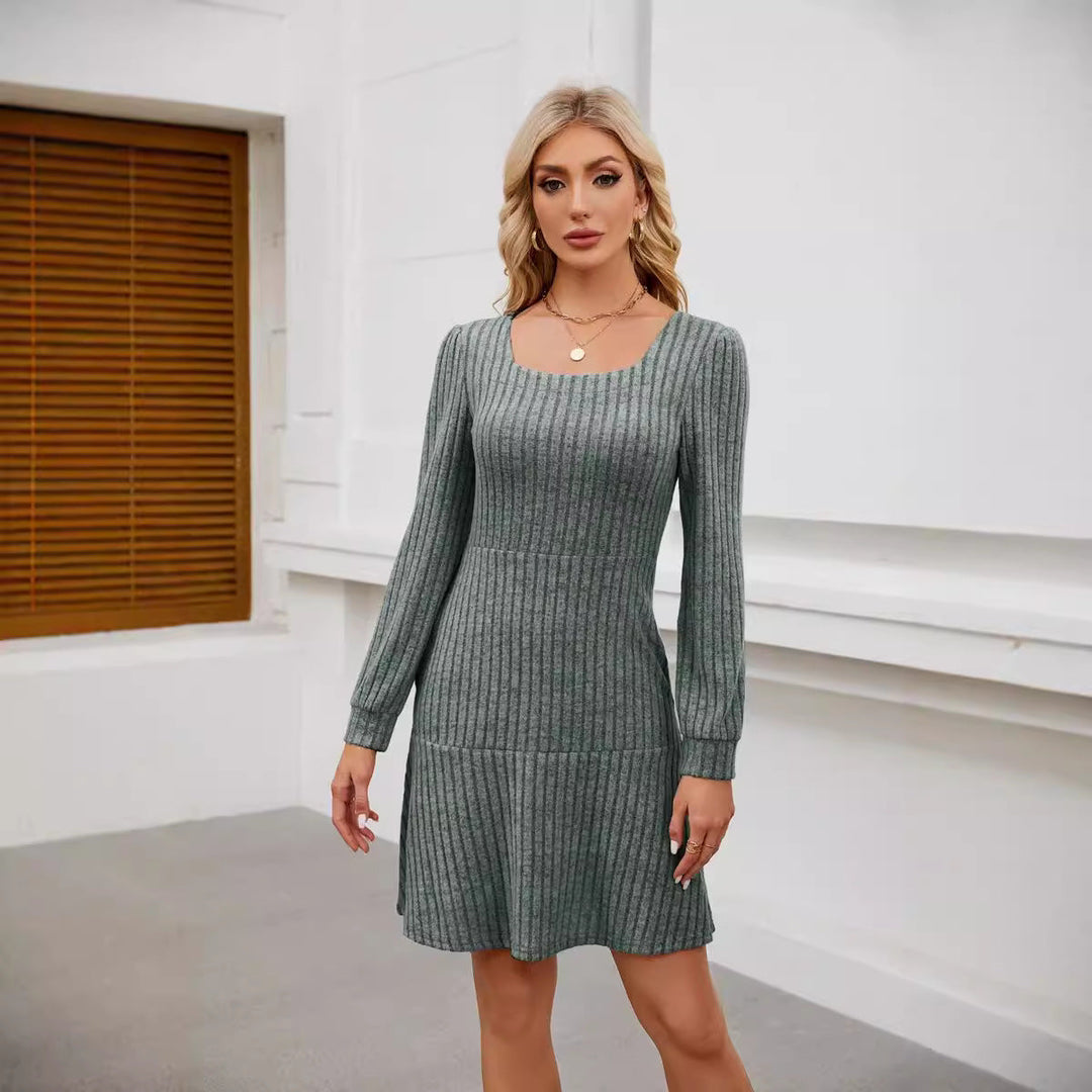 Mini abito donna versatile a maniche lunghe e scollo quadrato, comodo per ogni occasione.