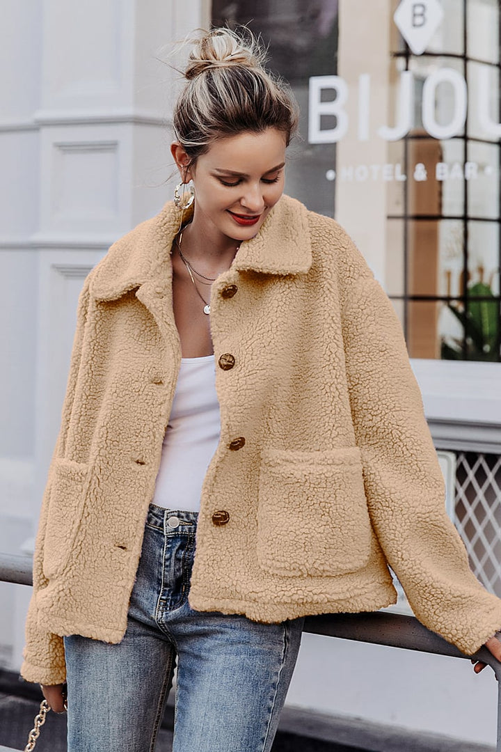 Cappotto invernale donna rosa polveroso, caldo e morbido, con apertura frontale. Perfetto per la moda inverno.