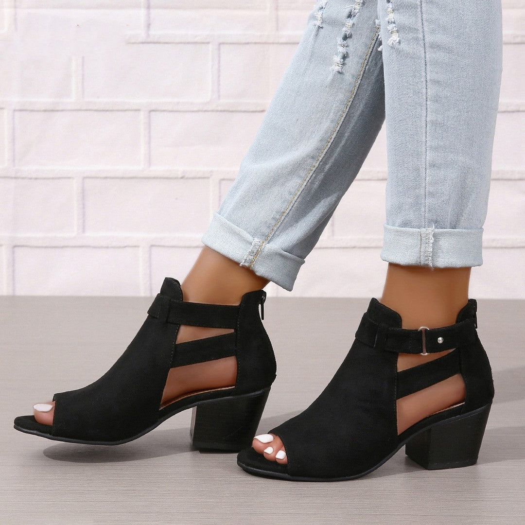 Sandali donna eleganti neri con tacco alto e cinturino, perfetti per cerimonia e sera.