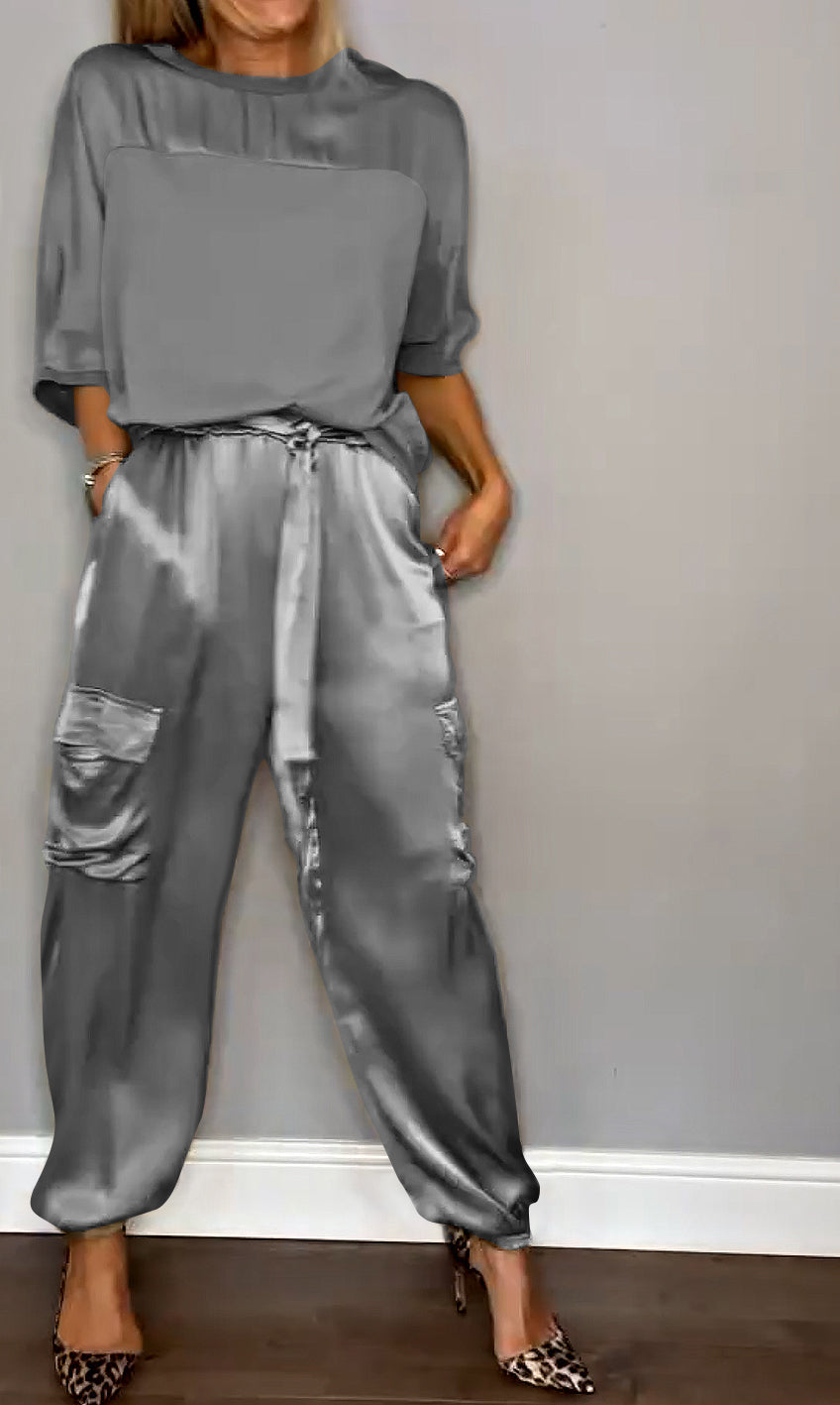 Tuta moderna estiva, set due pezzi donna che unisce comfort e versatilità con eleganza.