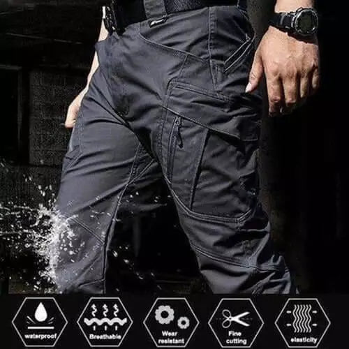 Pantaloni cargo uomo abbinati a stivali, pronti per l'avventura, escursionismo e lavoro.