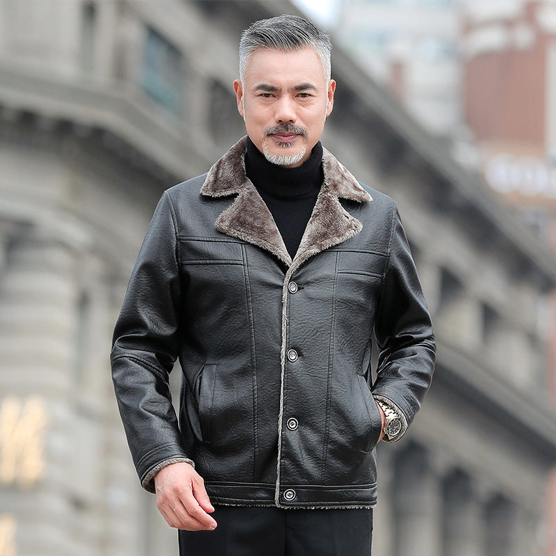 Giacca invernale uomo marrone calda con collo a revers e tasche, perfetta per le giornate fredde.