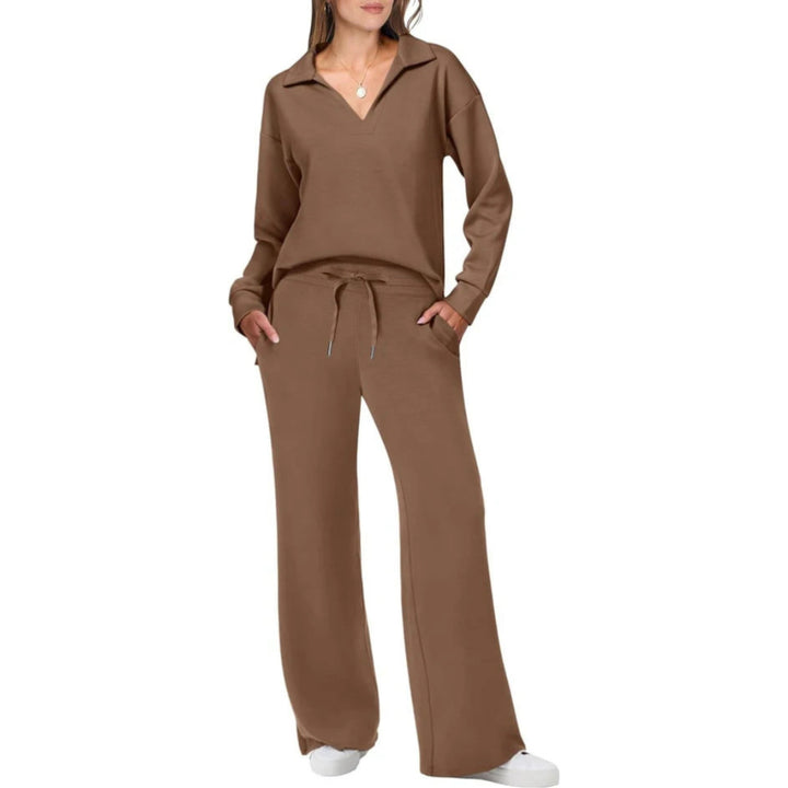 Completo donna casual due pezzi, ottimo per un look rilassato. Set lounge versatile con scollo a V e comfort.