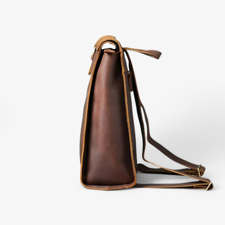 Zaino uomo marrone per lavoro e viaggi, design rettangolare con fibbie per stile e funzionalità.