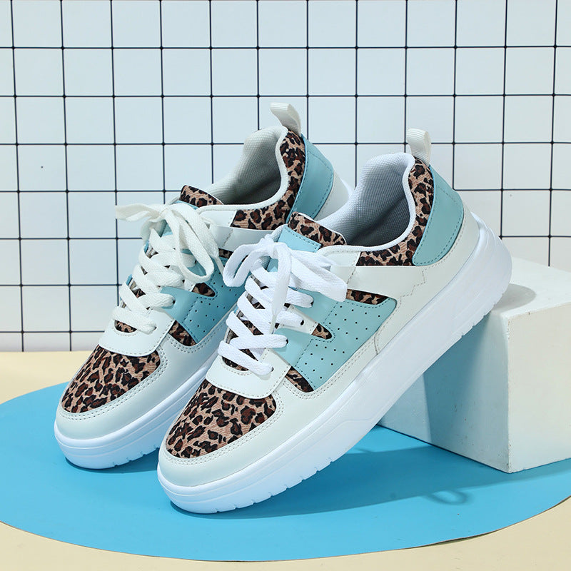 Sneakers donna platform leopardate bianche con punta tonda, eleganti e comode, per un look casual di tendenza.