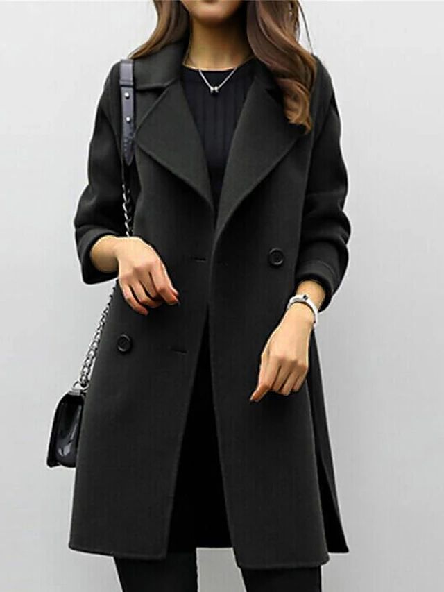 Trench lungo donna leggero e versatile, ideale per un look elegante senza rinunciare al comfort quotidiano.