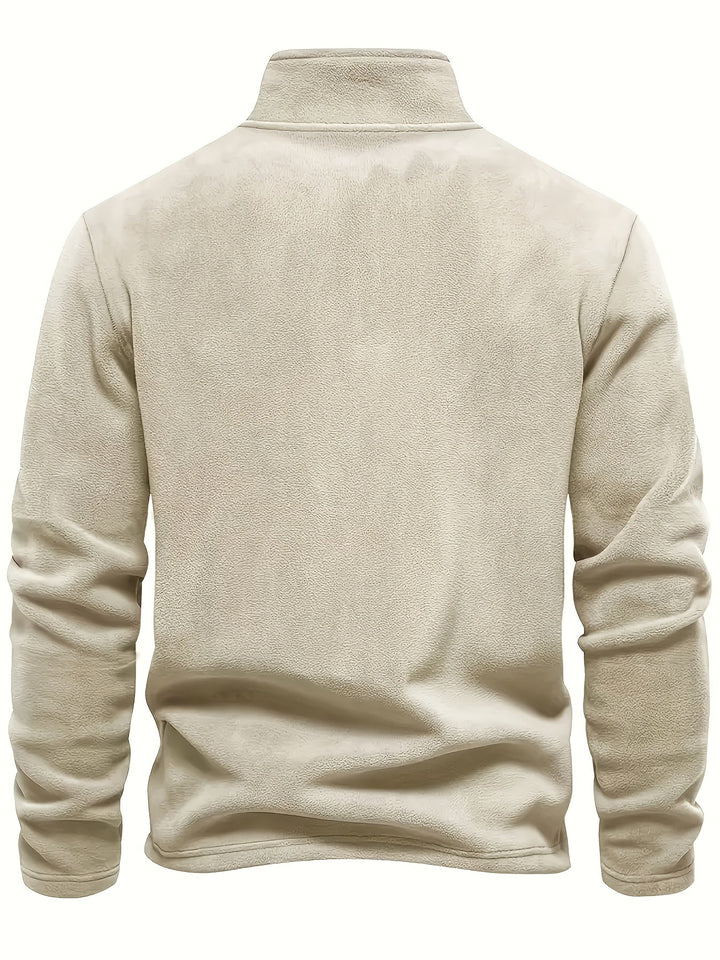 Maglieria uomo casual con collo alto e mezza zip, ideale per abbigliamento autunnale e comfort.