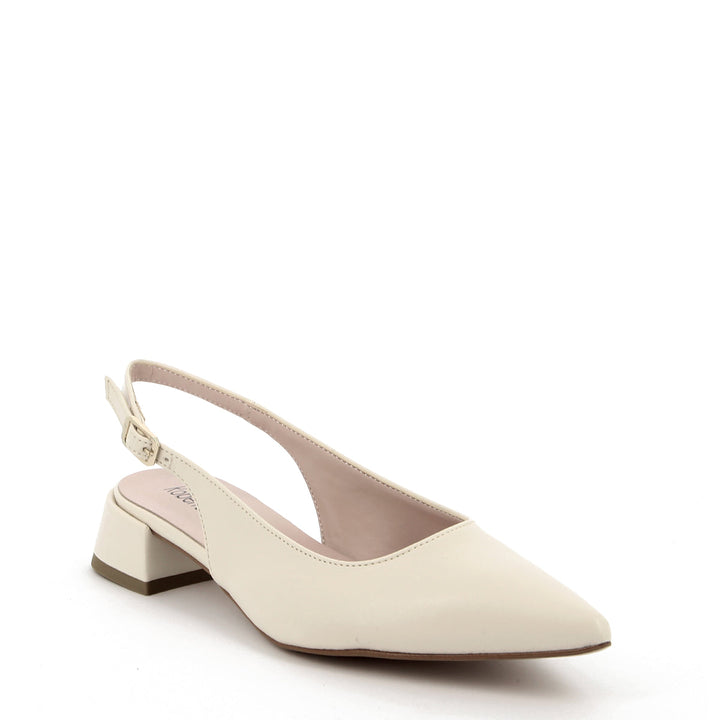 Ballerine slingback casual chic per donna, in pelle, ideali per ogni occasione.