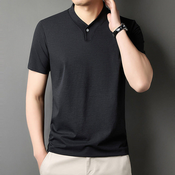 Maglietta uomo a maniche corte con zip per comfort fresco. Perfetta per l'estate, stile moderno e casual.