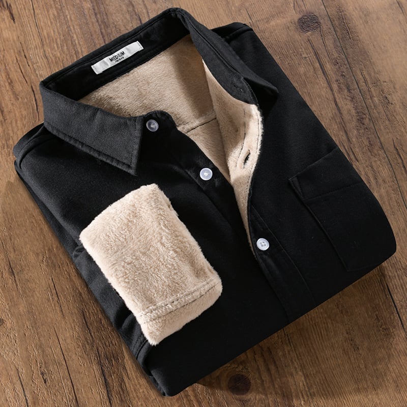 Camicia uomo casual a maniche lunghe, comfort e stile versatile. Abbigliamento maschile per un outfit moderno ed elegante.
