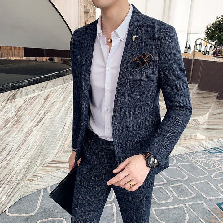 Abito elegante bordeaux a quadri uomo slim fit. Completo due pezzi versatile per occasioni speciali o business casual.