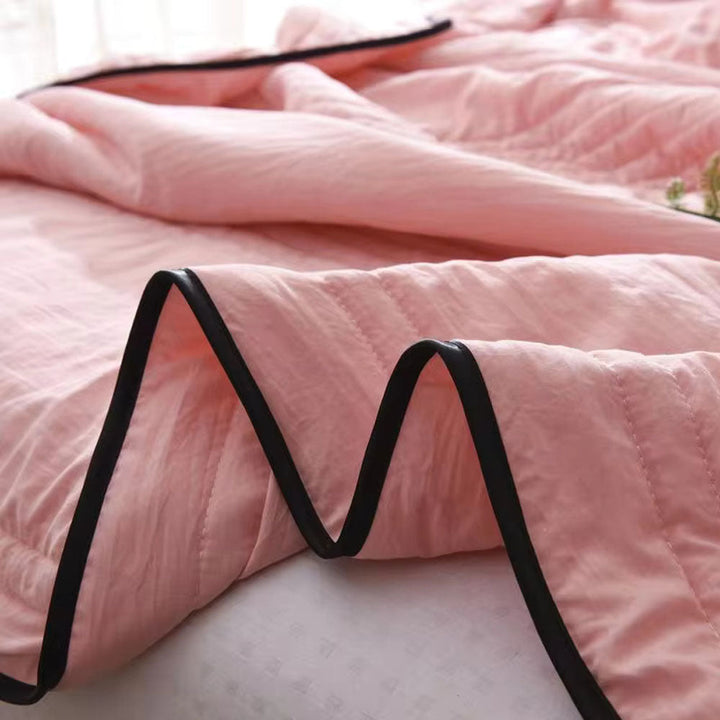 Coperta rinfrescante lavabile, ipoallergenica e leggera per la massima igiene e freschezza estiva.