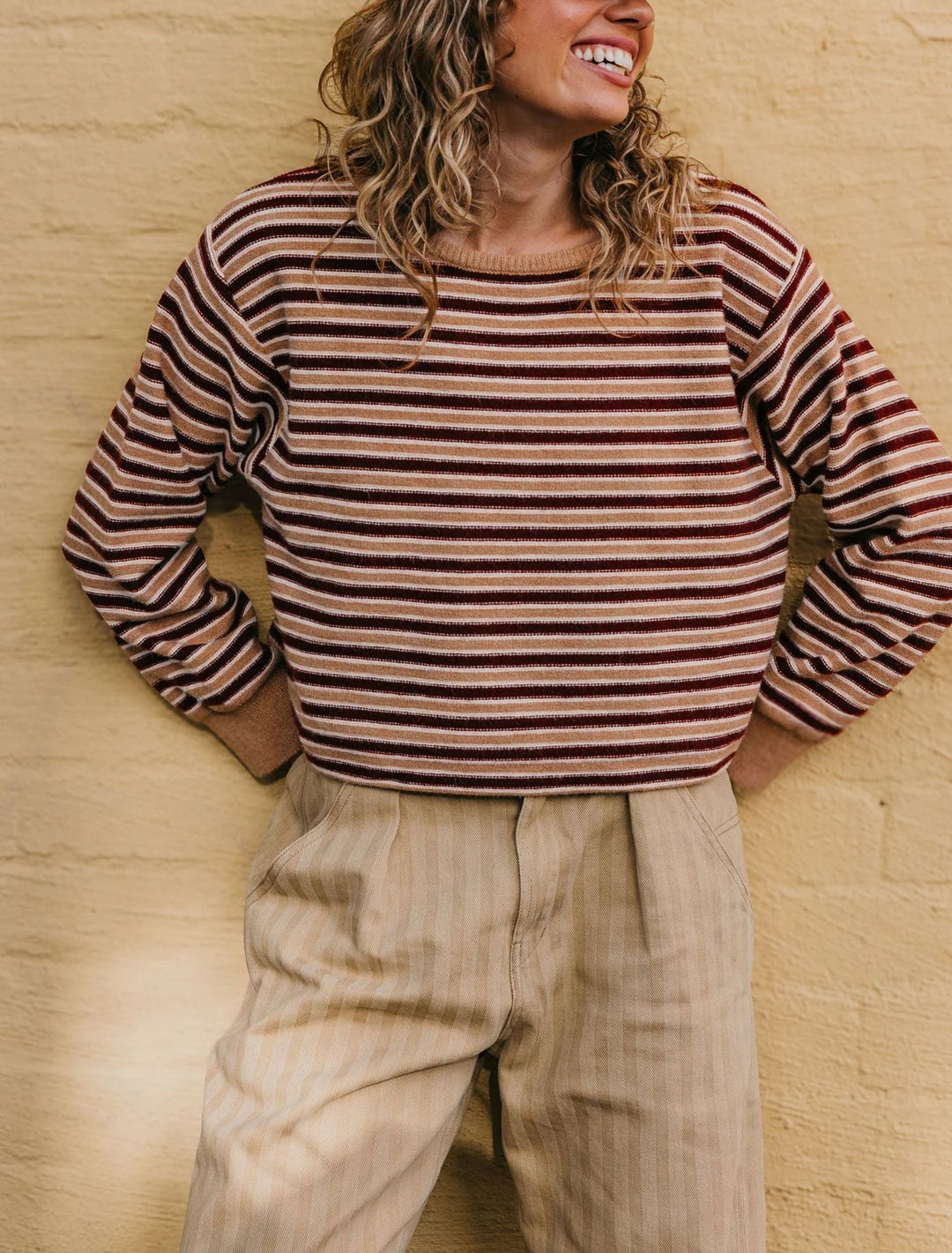 Maglione donna a righe color block con texture morbida, design accattivante. Perfetto per un look comodo e alla moda.