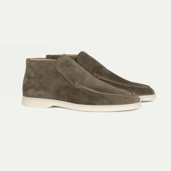 Loafers uomo slip-on blu scuro, scarpe comode con punta tonda, perfette per un look casual o elegante.