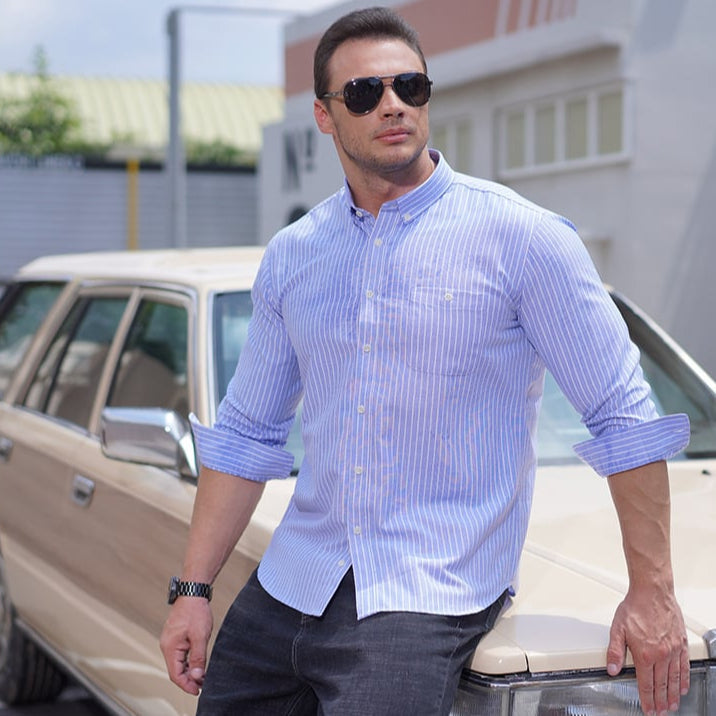 Camicia uomo primaverile a maniche lunghe. Design a righe, comoda e versatile, adatta a ogni occasione. Abbigliamento.