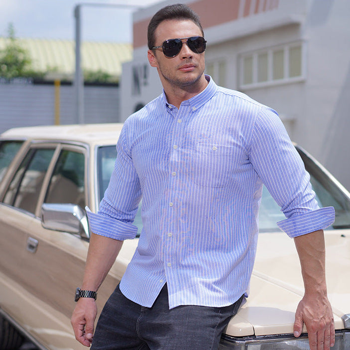 Elegante camicia uomo a righe verticali maniche lunghe, taglie comode, perfetta per un look versatile e abbigliamento maschile.