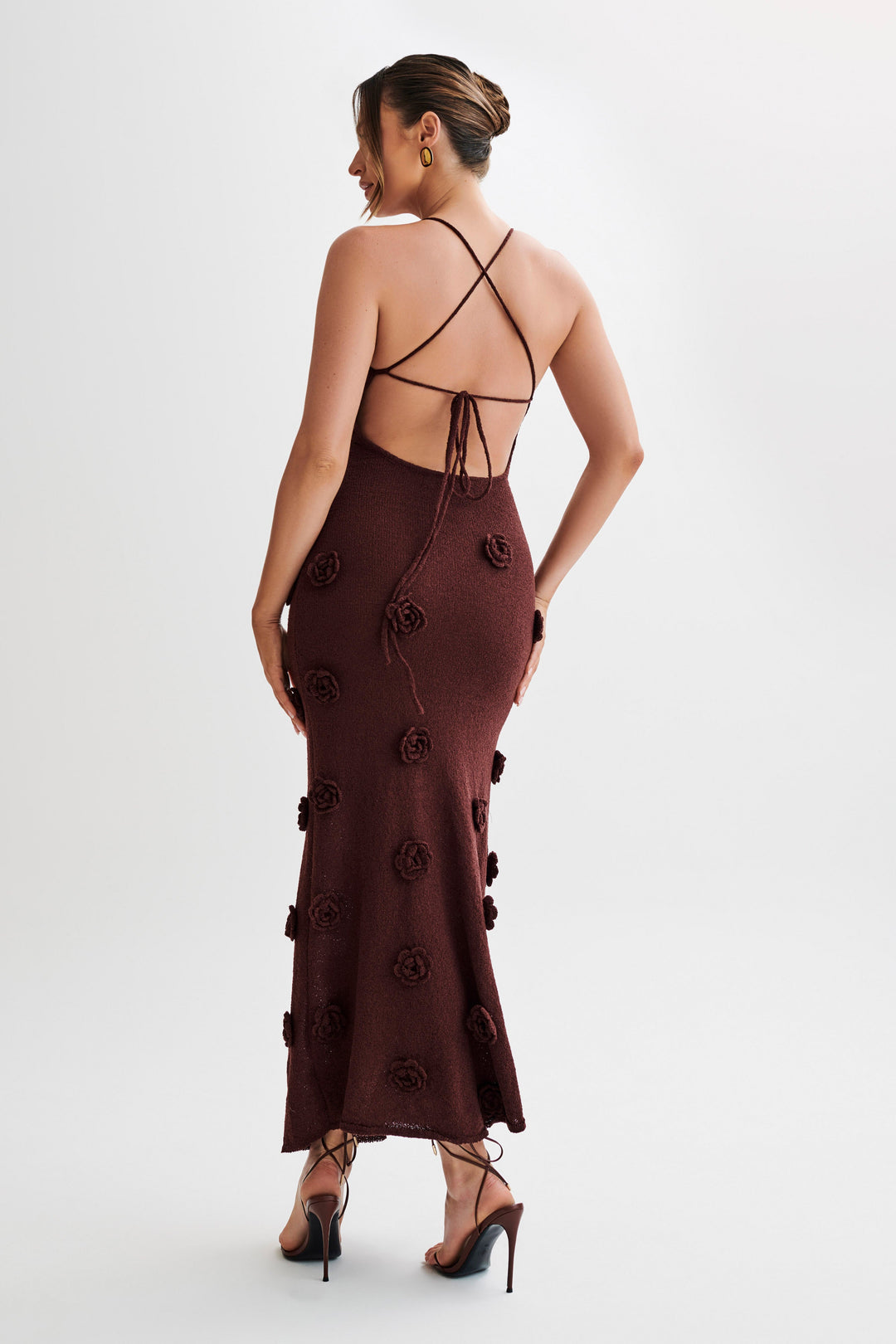 Abito lungo donna estivo versatile, uncinetto, scollo a V, con fiori fatti a mano, per vacanze o città.