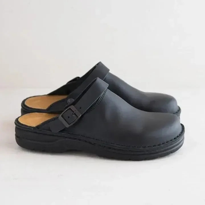 Calzature uomo versatili, muli con suola antiscivolo per aderenza. Soletta imbottita per comfort e uso duraturo.