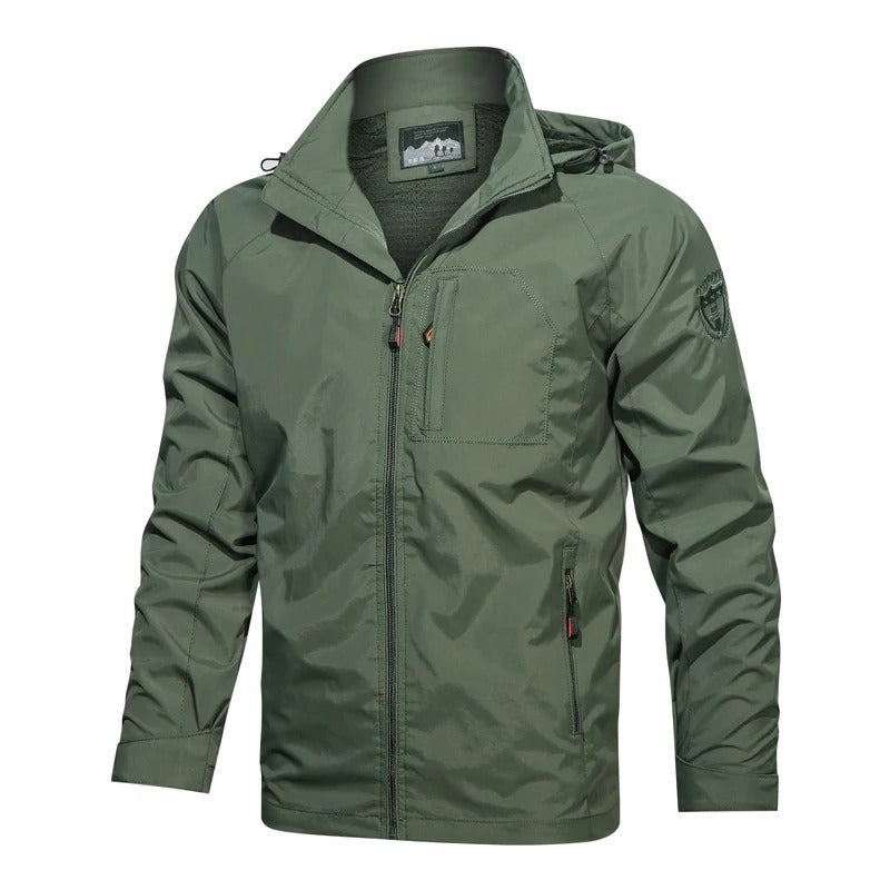 Giacca uomo estiva sportiva, perfetta per un look casual e confortevole. Design moderno per moda e stile uomo.