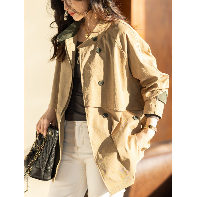 Top donna casual cachi a maniche lunghe, comodo per tutti i giorni, perfetto per uno stile autunnale.