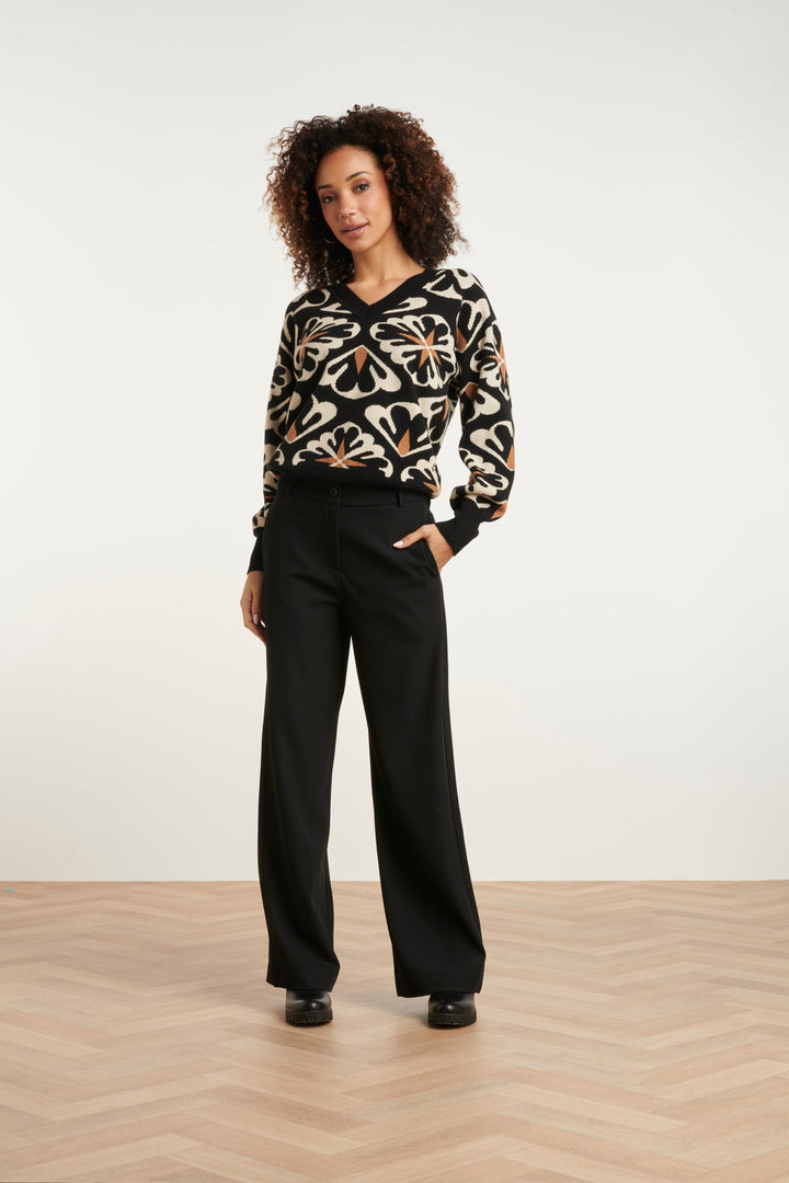 Maglione donna oversize con stampa floreale vivace e scollo a V, ottimo per look casual o chic serali.