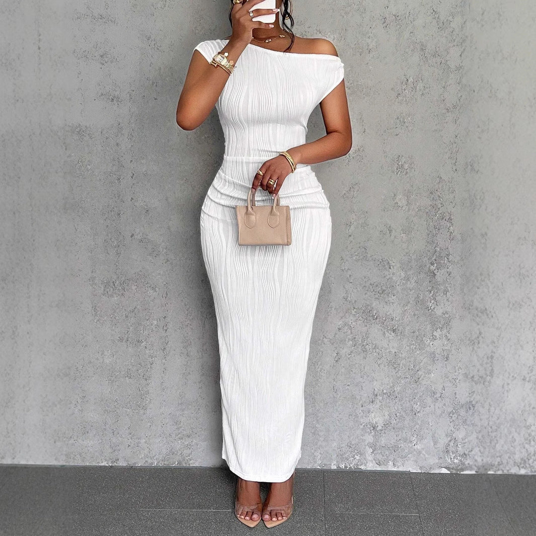 Vestito da sera midi monospalla per donna, con un look raffinato e di moda, adatto a ogni occasione elegante.