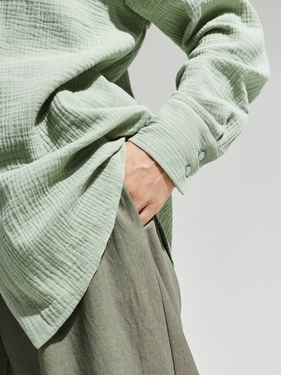 Camicia donna elegante ma casual, maniche lunghe, ideale per un abbigliamento versatile da ufficio.